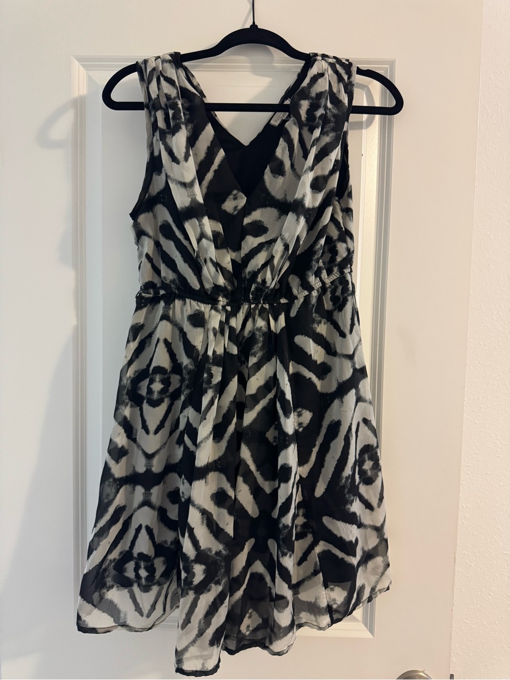 Black & White Patterned Sleeveless Dress